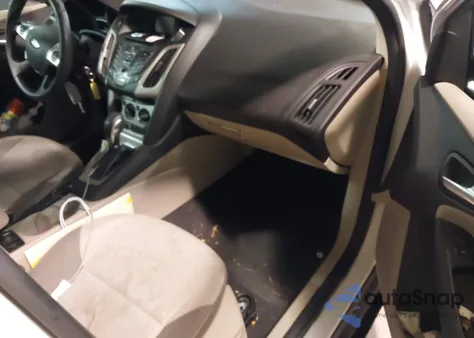 2014 Ford Focus Se z USA, uszkodzony, nr VIN 1FADP3F26EL244268